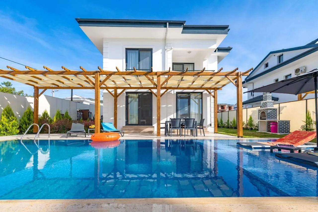 Villa Leona - 5 Bedroom Holiday Villa In Fethiye