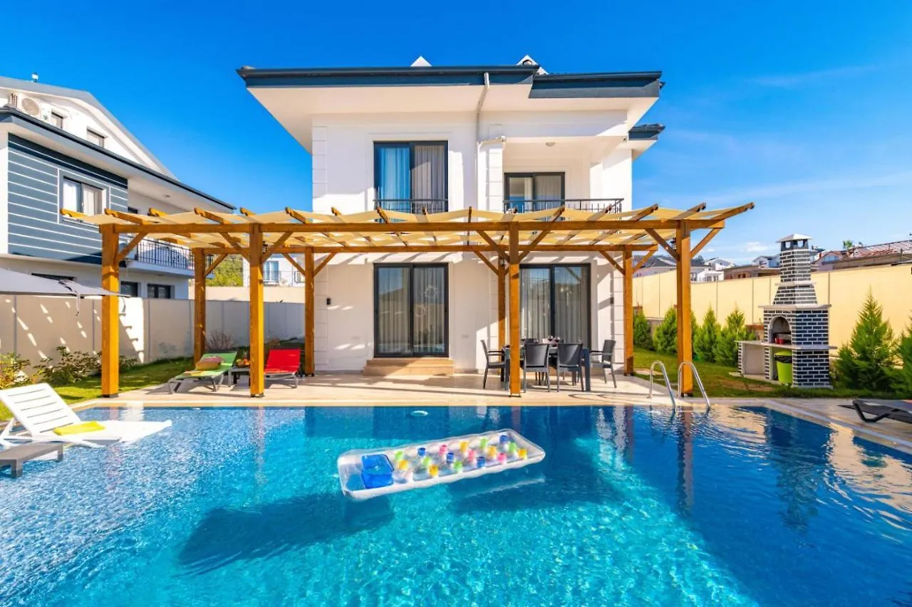 Villa Leona - 5 Bedroom Holiday Villa In Fethiye