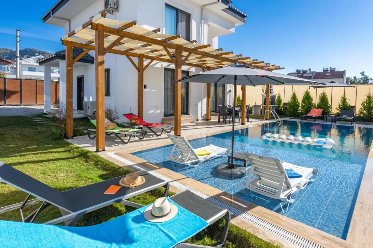 Villa Leona - 5 Bedroom Holiday Villa In Fethiye