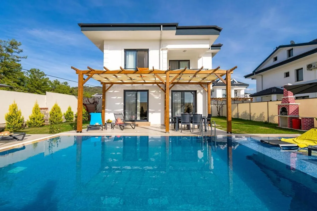Villa Leona - 5 Bedroom Holiday Villa In Fethiye